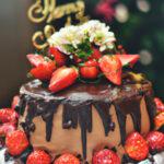 משלוח עוגת יום הולדת - עוגת שוקולד או עוגת גבינה?